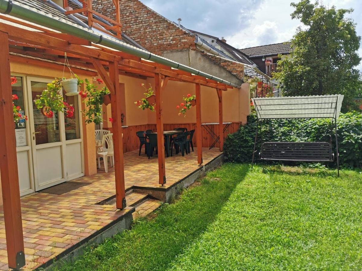 Kis Rigo Vendeghaz Hotel Salgotarjan Exterior photo
